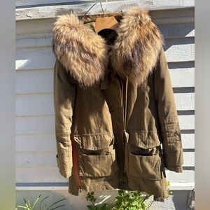 Women's Parka with 💯 Real Polar Wolf Fur Collar. Adjustable lining and collar